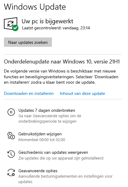 Instellingen, onderdeel Bijwerken en beveiliging, sub Windows Update, met de link Downloaden en installeren